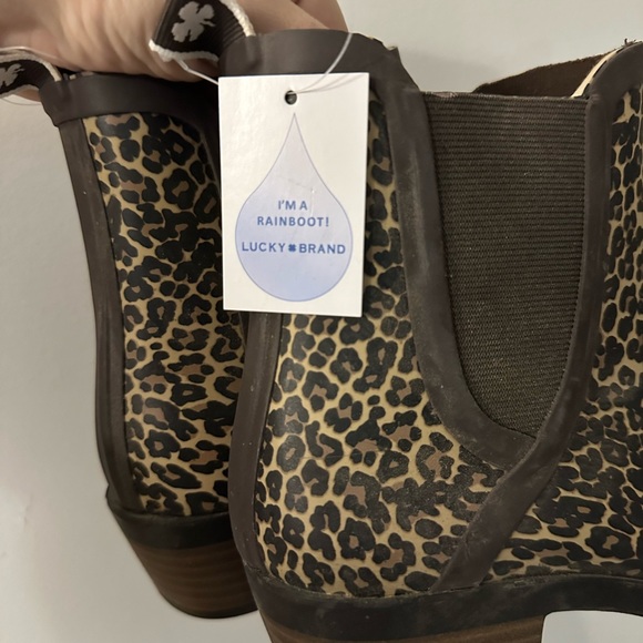 Size 8 *NWT* Lucky Brand ankle/rain boots - Picture 2 of 5